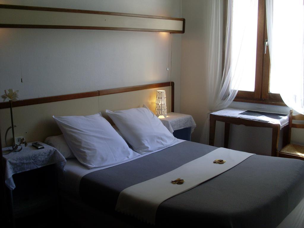 Hotel Innova Cardabella Avignon Bagian luar foto