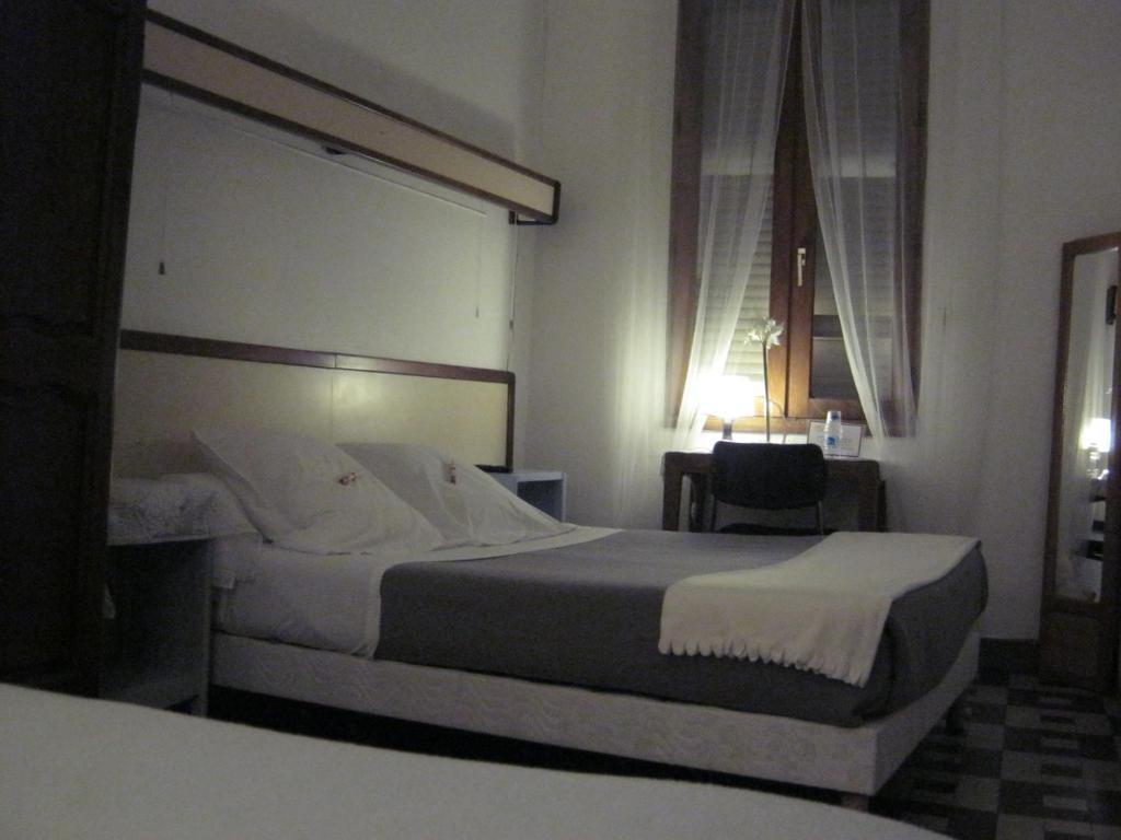 Hotel Innova Cardabella Avignon Ruang foto