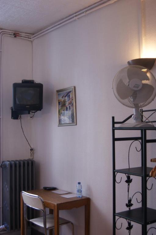 Hotel Innova Cardabella Avignon Ruang foto