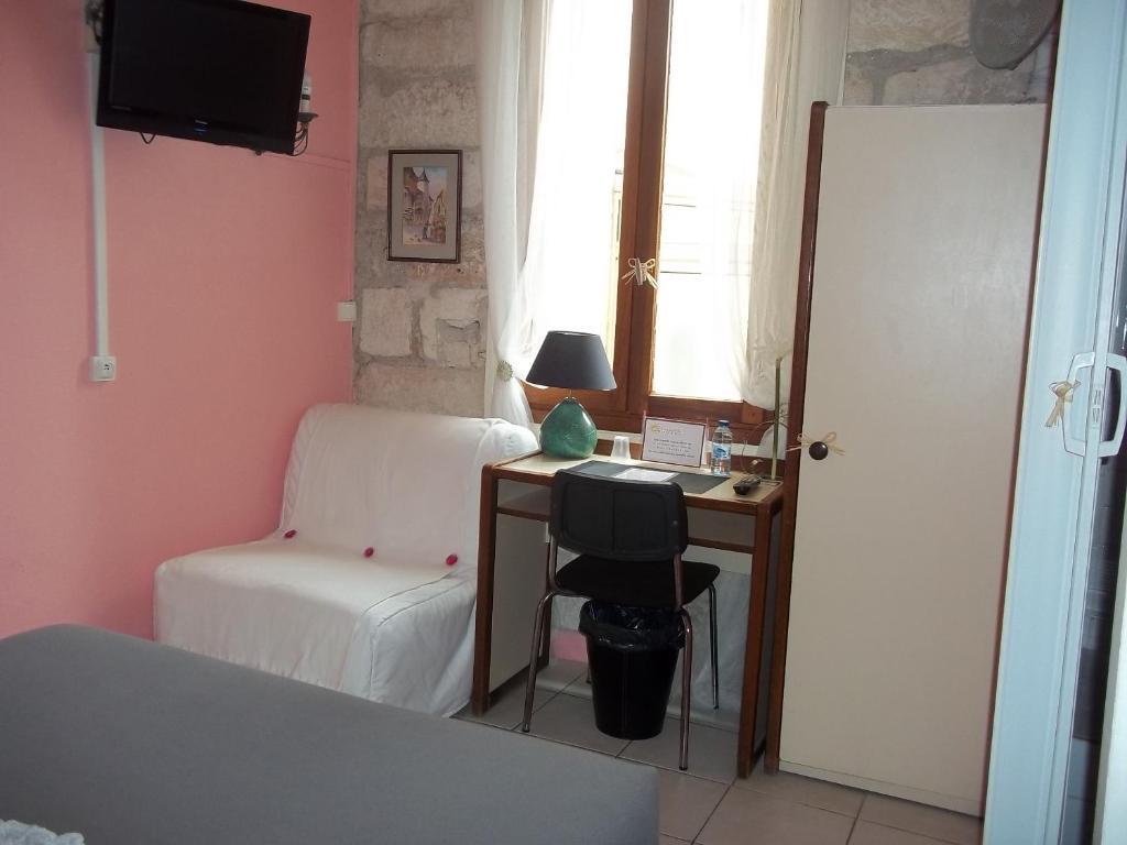 Hotel Innova Cardabella Avignon Ruang foto