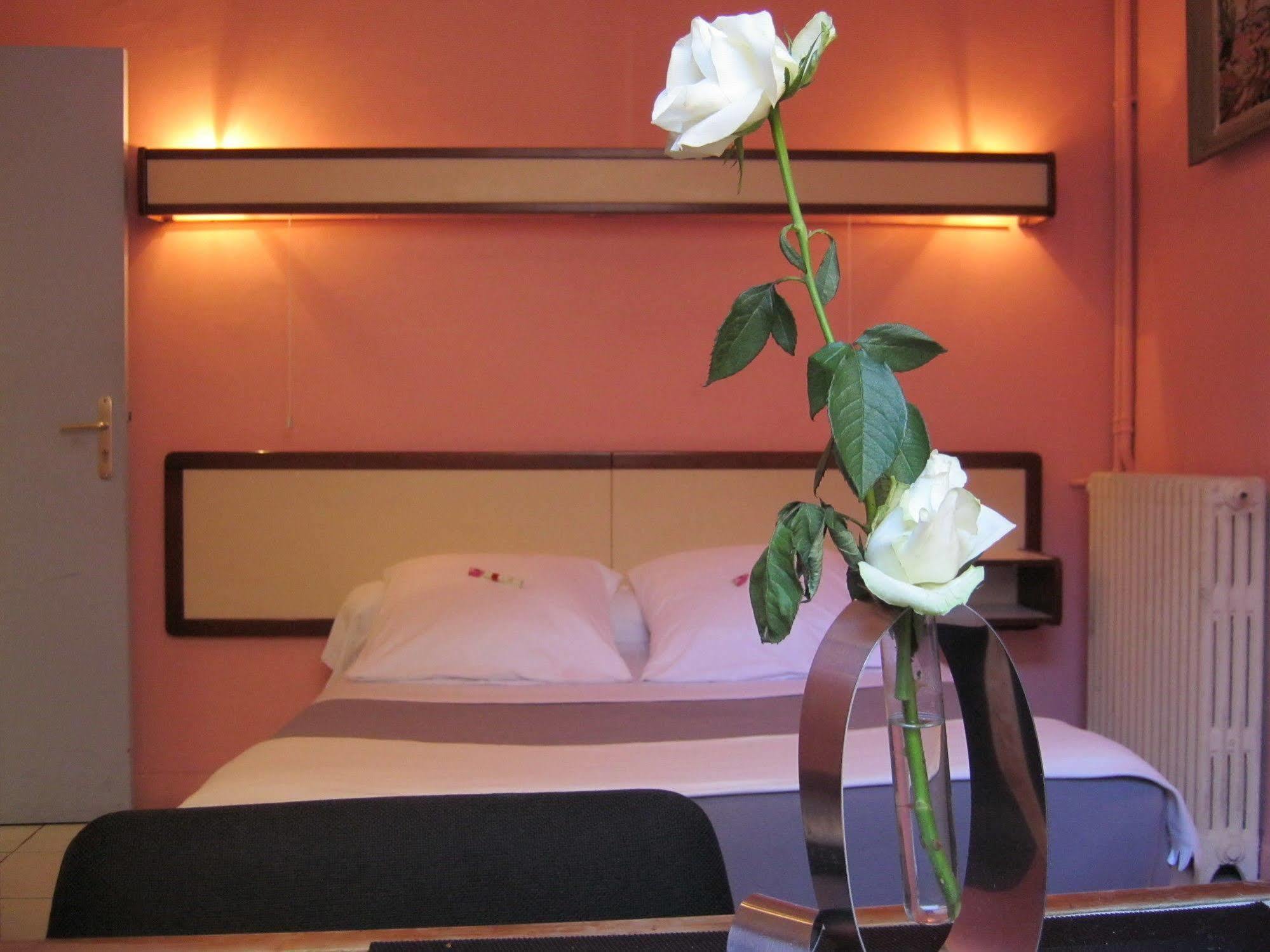 Hotel Innova Cardabella Avignon Bagian luar foto