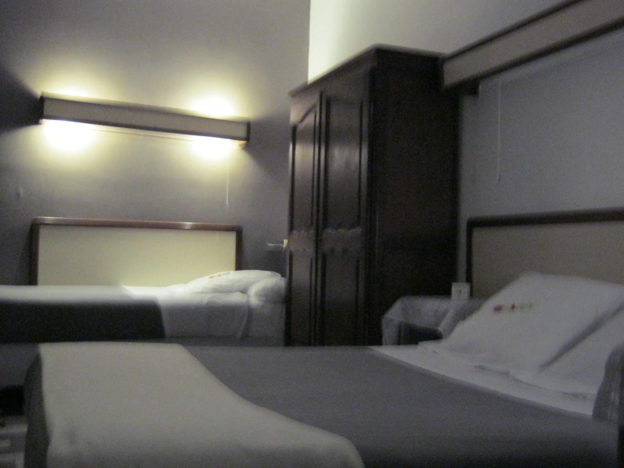 Hotel Innova Cardabella Avignon Bagian luar foto