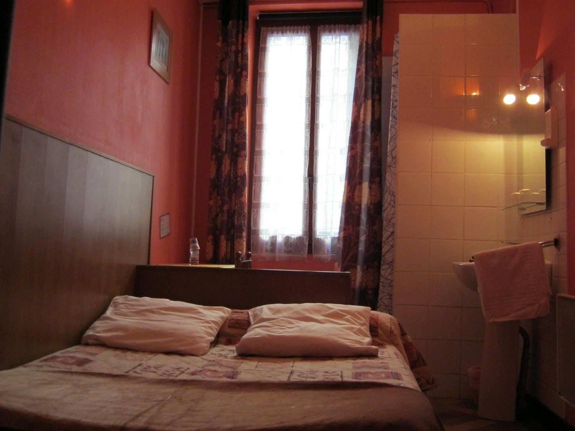 Hotel Innova Cardabella Avignon Bagian luar foto